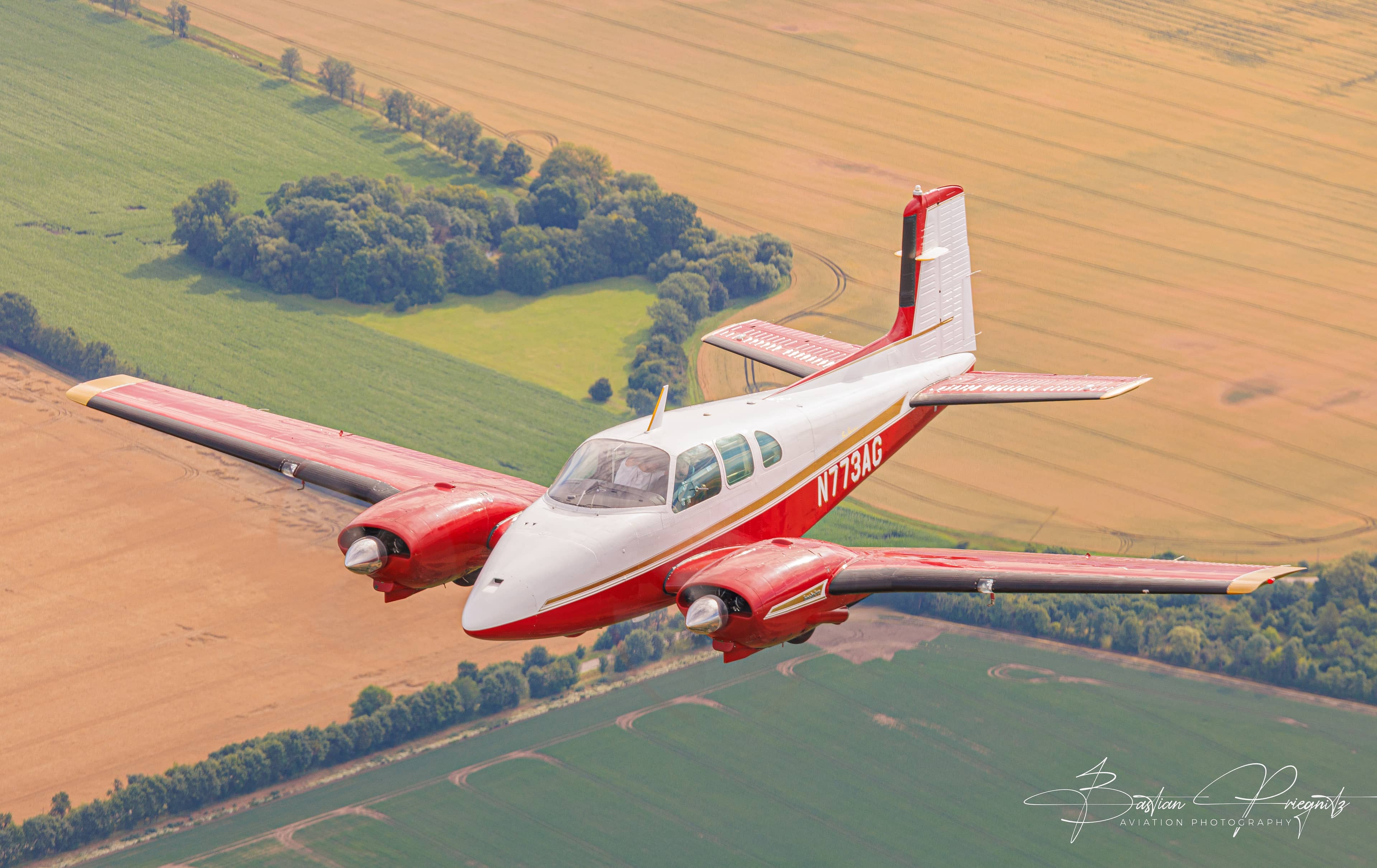 1960 Beechcraft Model H50 Twin Bonanza — Beechcraft — Exterior — photo 9