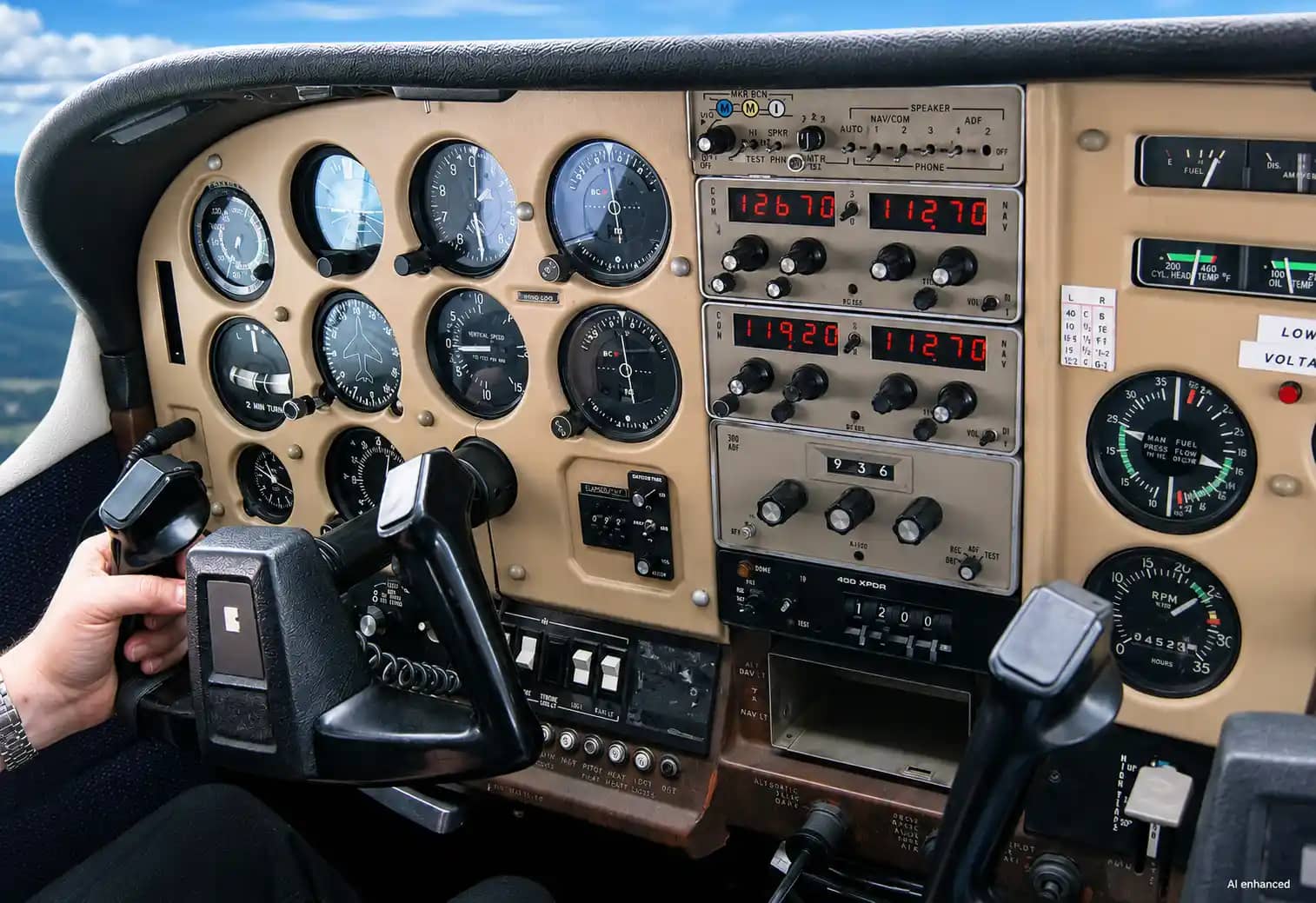 Cessna 206H Stationair — Cessna — Interior — photo 8