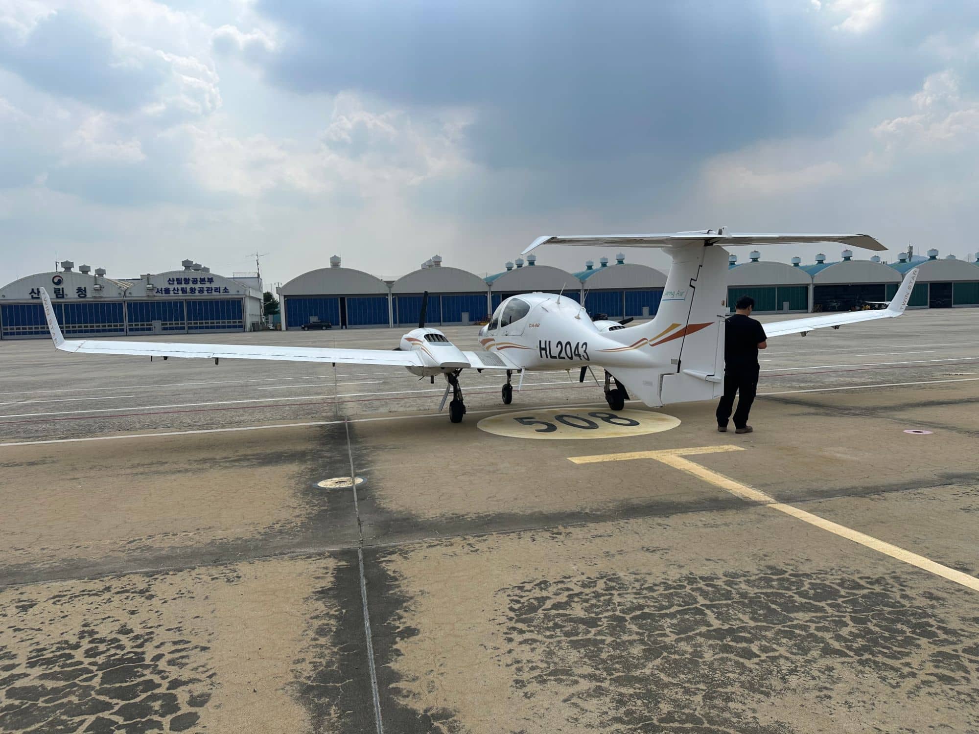 Diamond DA42 TDI — Diamond Aircraft Industries — Exterior — photo 4