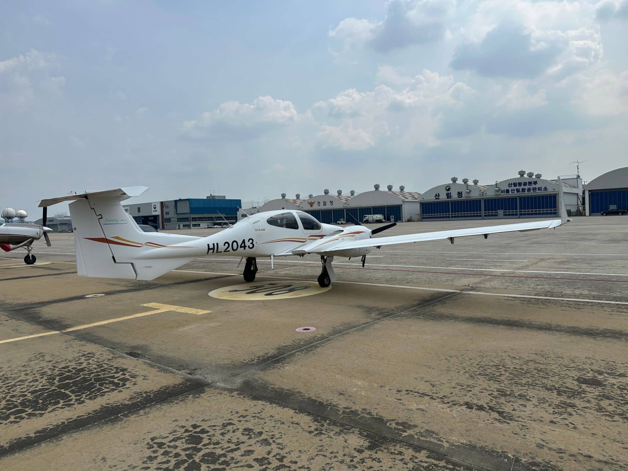 Diamond DA42 TDI — Diamond Aircraft Industries — Exterior — photo 5
