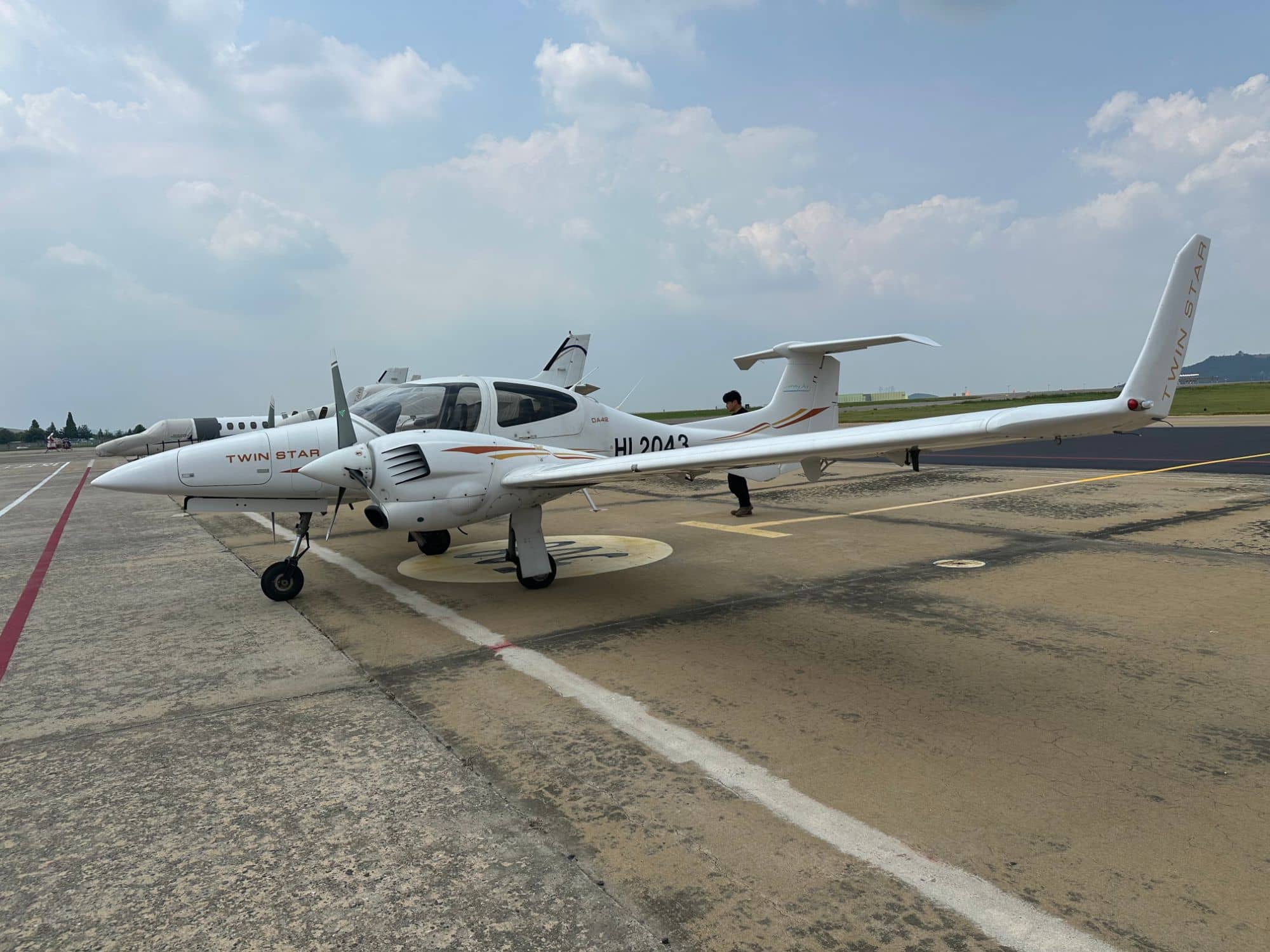 Diamond DA42 TDI — Diamond Aircraft Industries — Exterior — photo 3