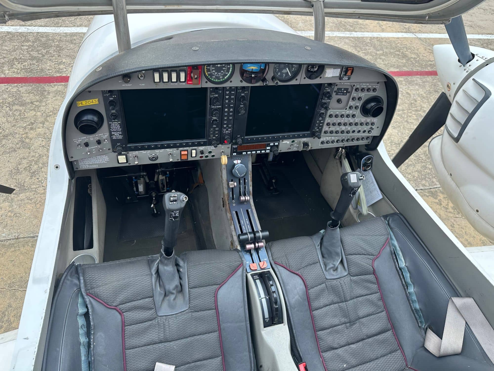 Diamond DA42 TDI — Diamond Aircraft Industries — Interior — photo 7