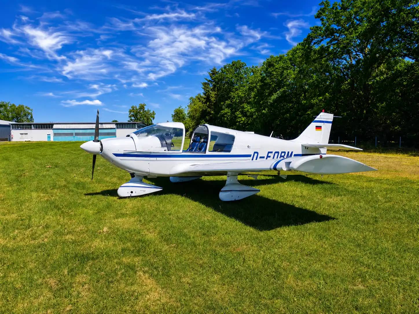 Robin HR 100 210D — Robin — Exterior — photo 1