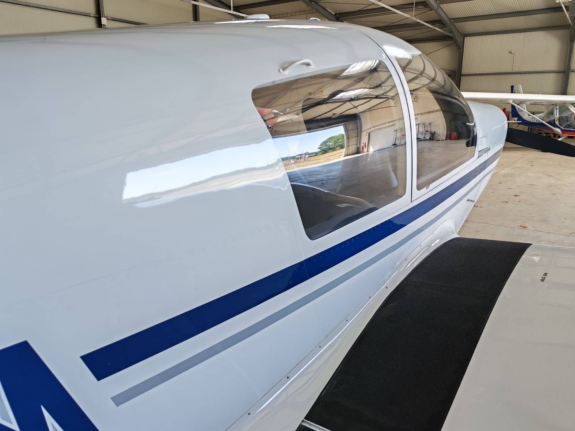 Robin HR 100 210D — Robin — Exterior — photo 4