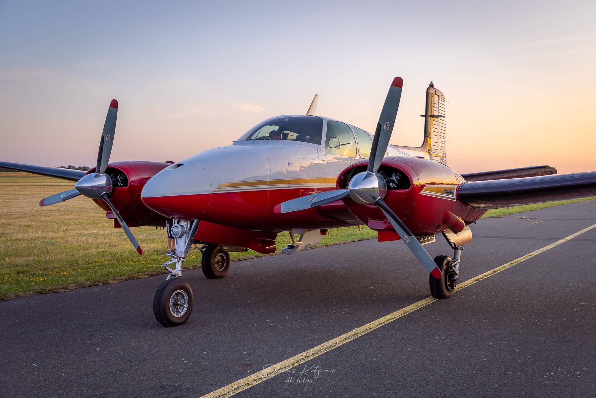 1960 Beechcraft Model H50 Twin Bonanza — Beechcraft — Exterior — photo 4