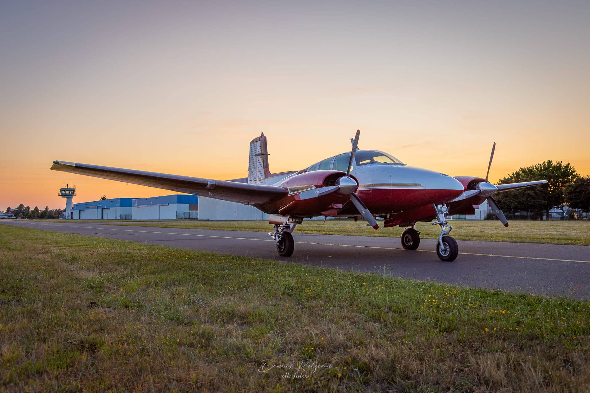 1960 Beechcraft Model H50 Twin Bonanza — Beechcraft — Exterior — photo 7