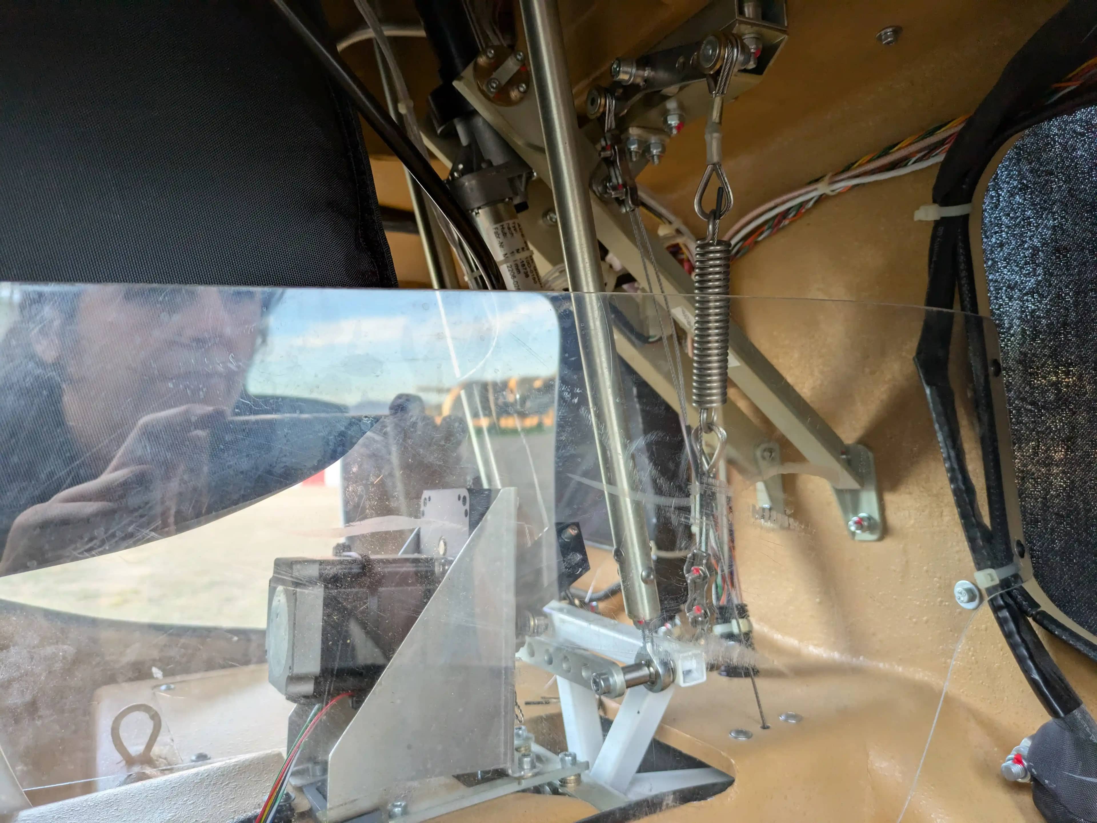 Flight Design Rotax 912 iS2 — cockpit & cabin, 15 of 18