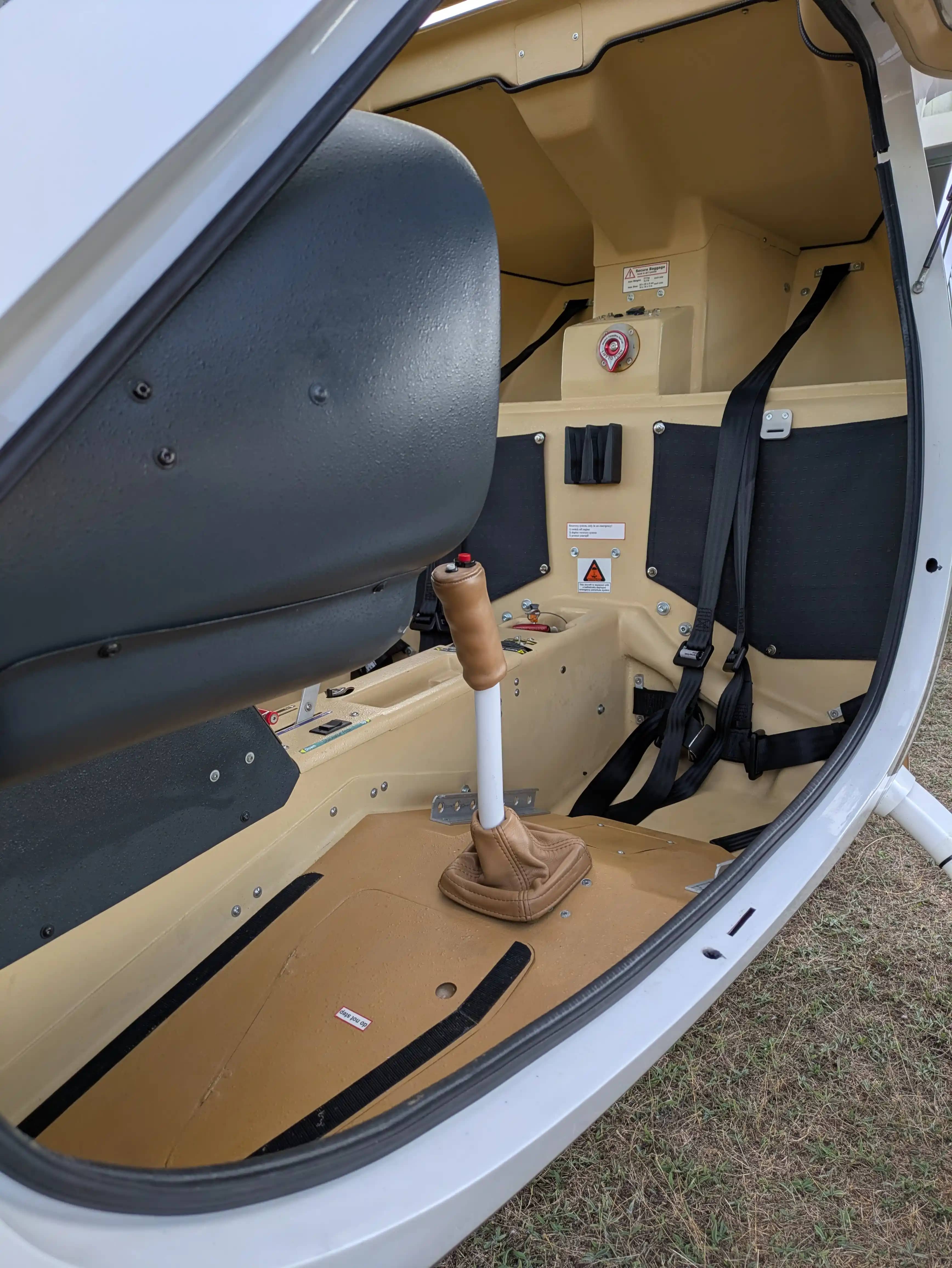 Flight Design Rotax 912 iS2 — cockpit & cabin, 16 of 16