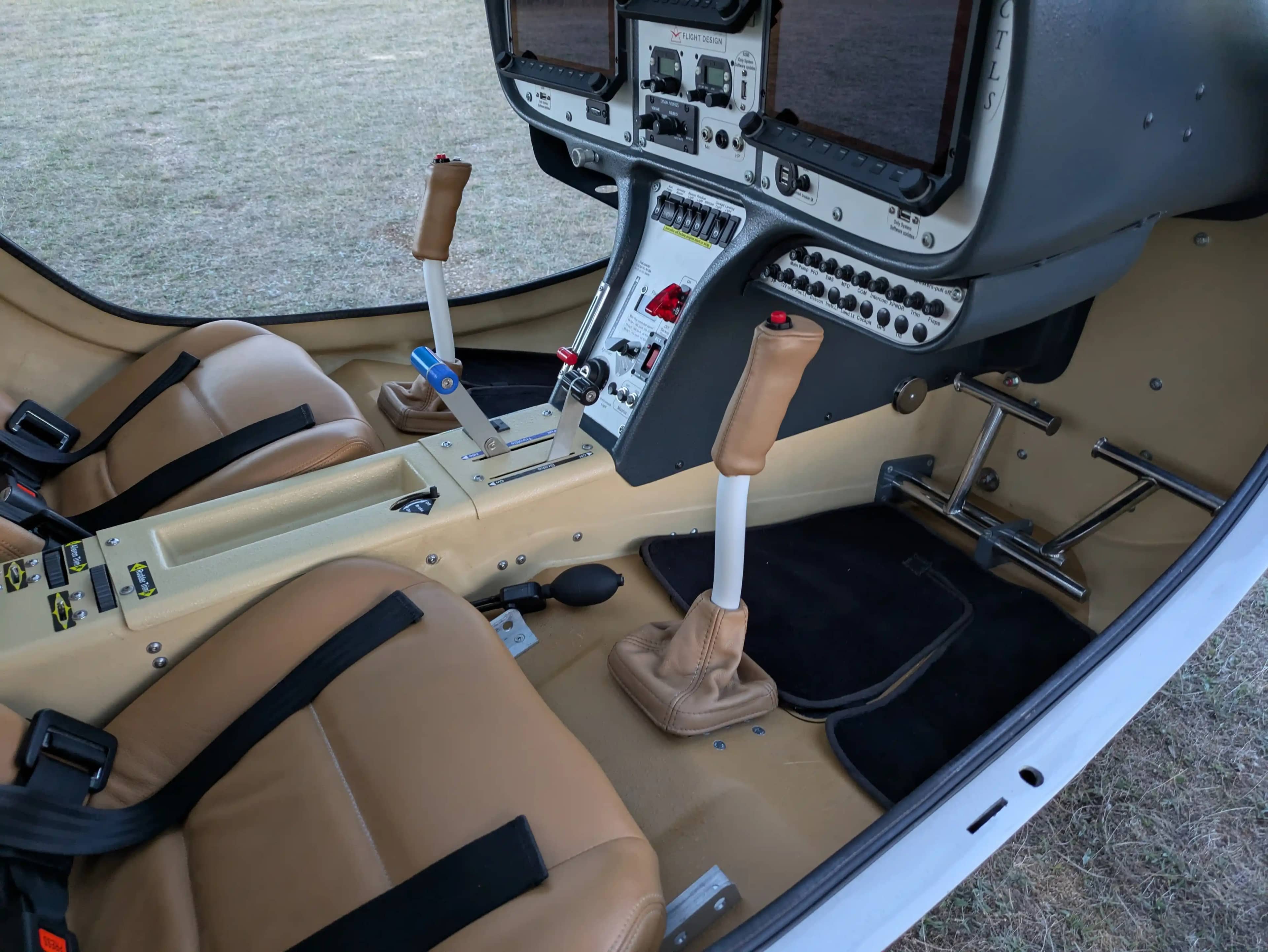 Flight Design Rotax 912 iS2 — cockpit & cabin, 18 of 20