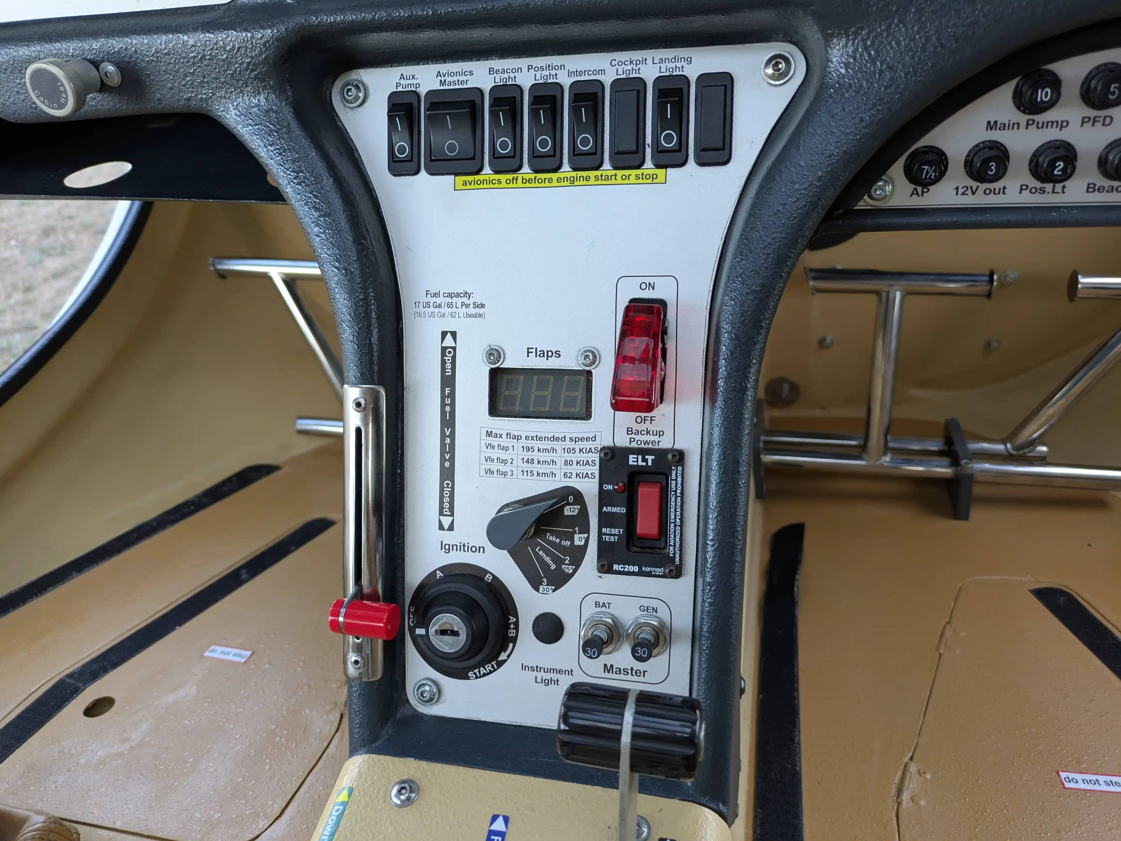 Flight Design Rotax 912 iS2 — cockpit & cabin, 6 of 20