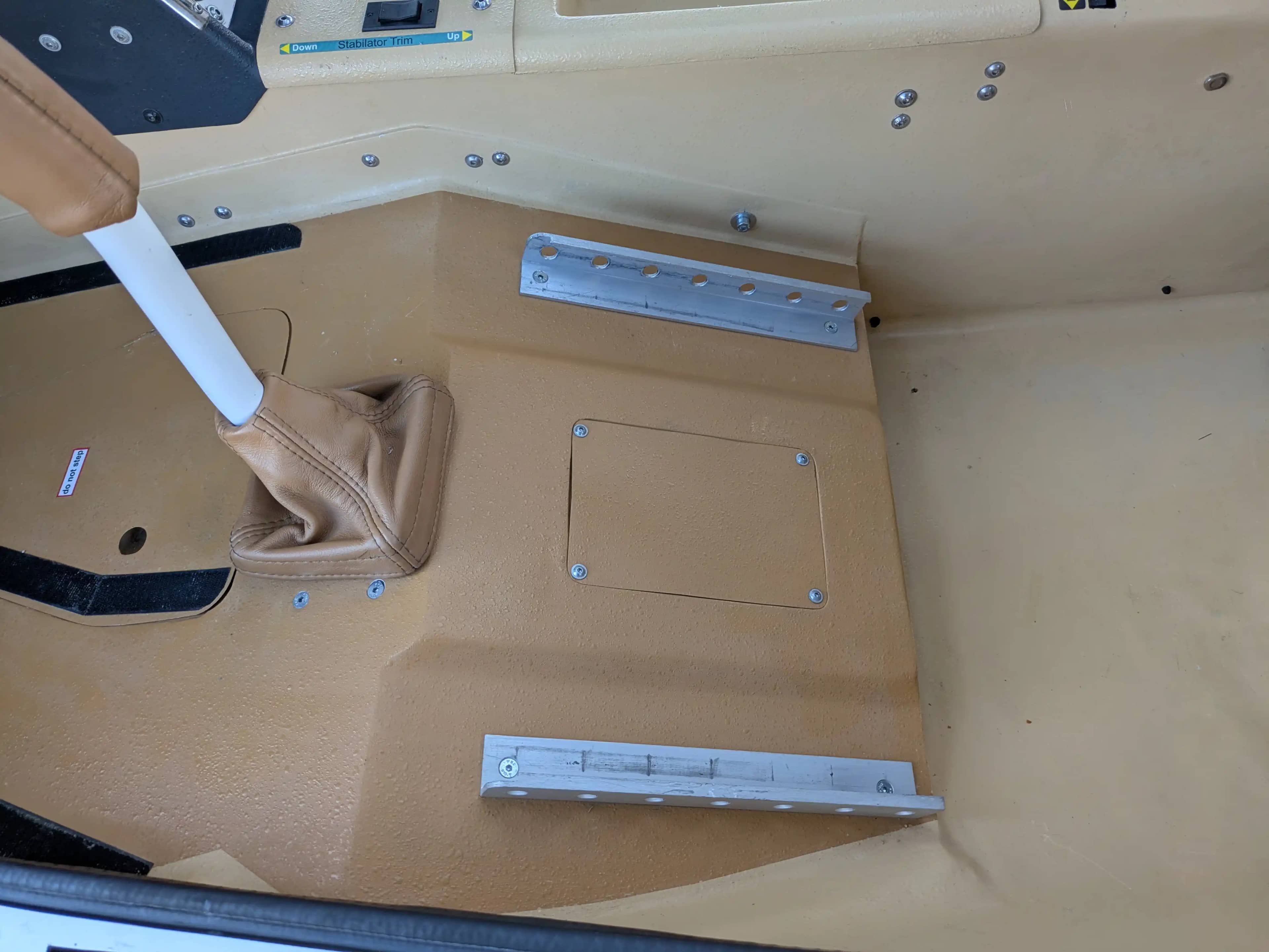 Flight Design Rotax 912 iS2 — cockpit & cabin, 5 of 18