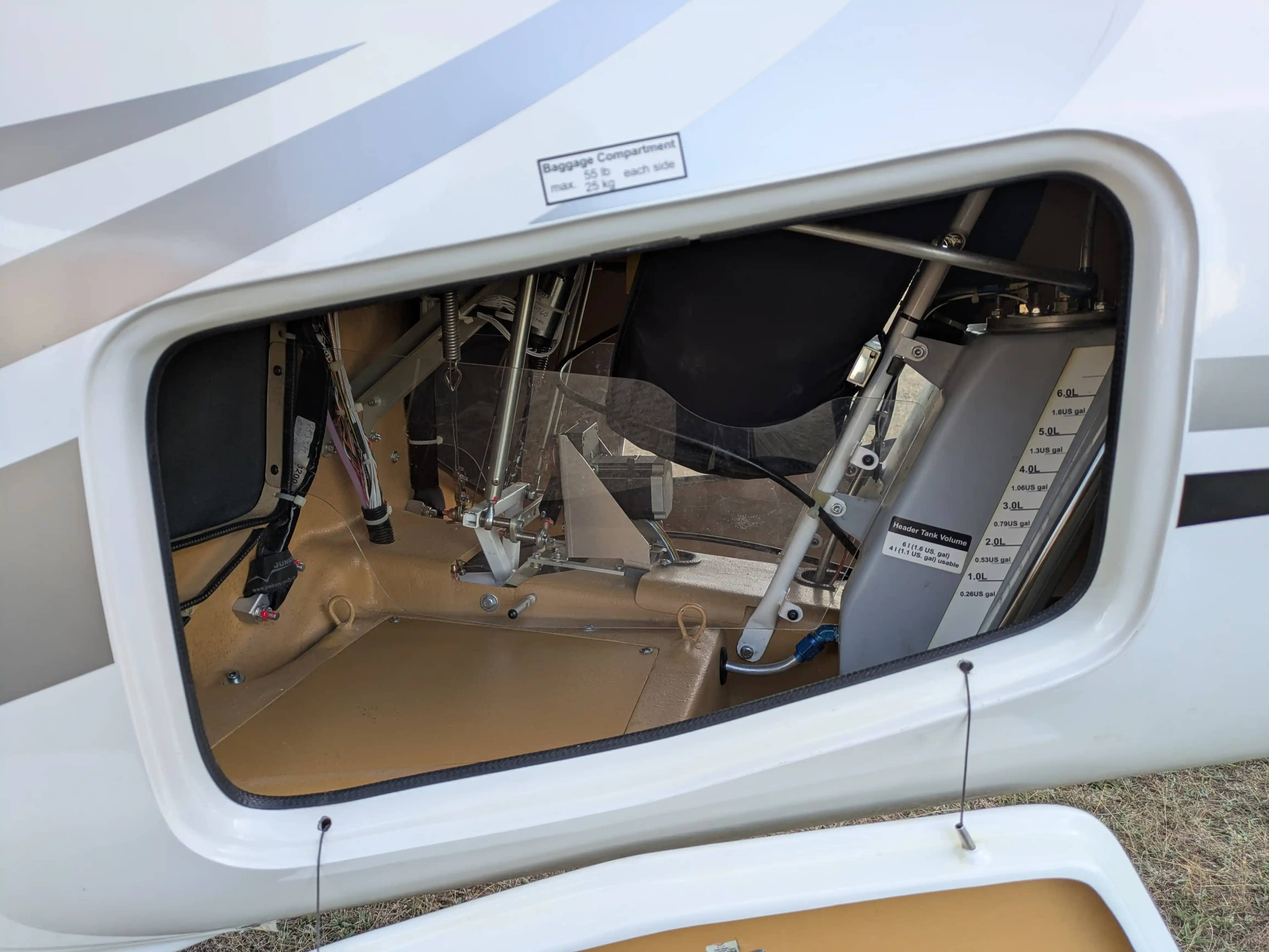 Flight Design Rotax 912 iS2 — cockpit & cabin, 12 of 16