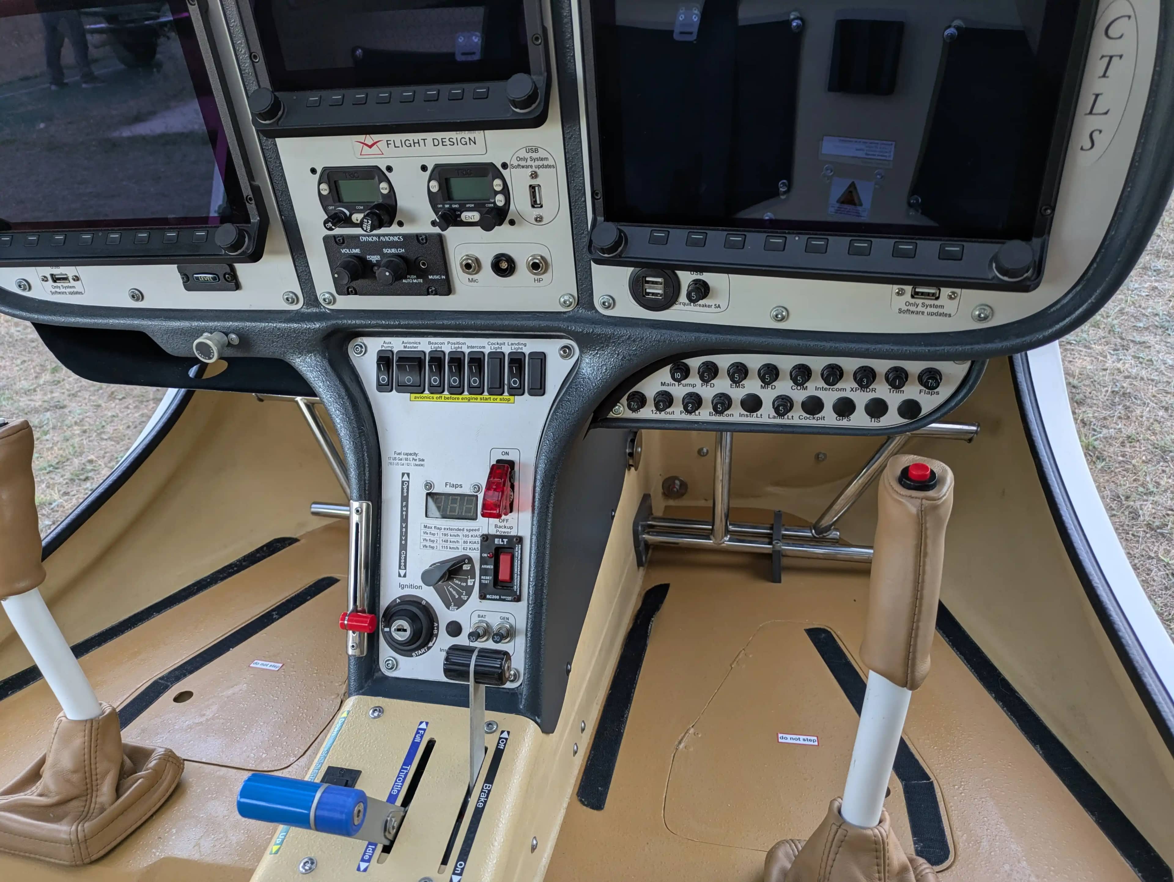 Flight Design Rotax 912 iS2 — cockpit & cabin, 5 of 20