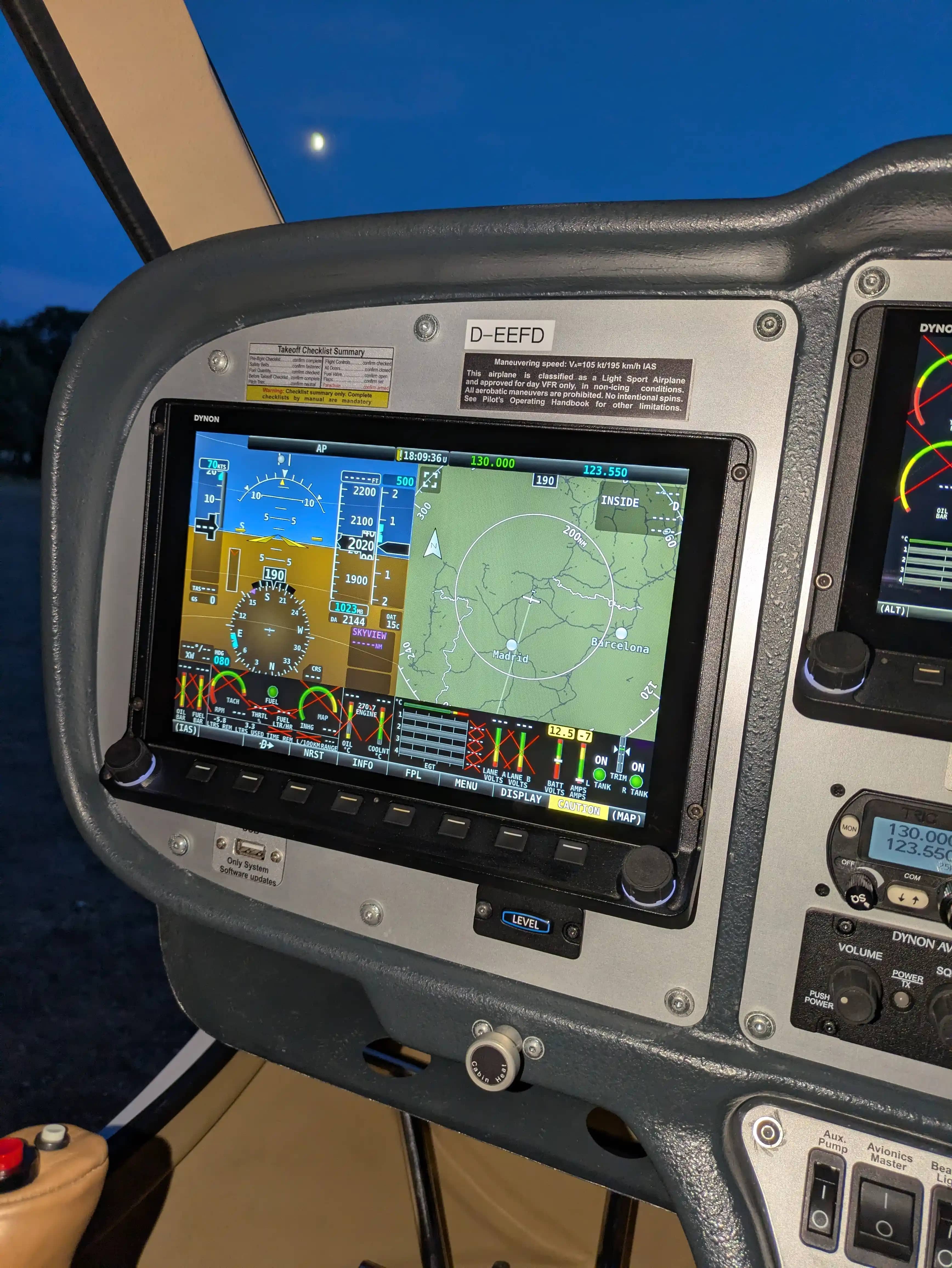 Flight Design Rotax 912 iS2 — cockpit & cabin, 12 of 14