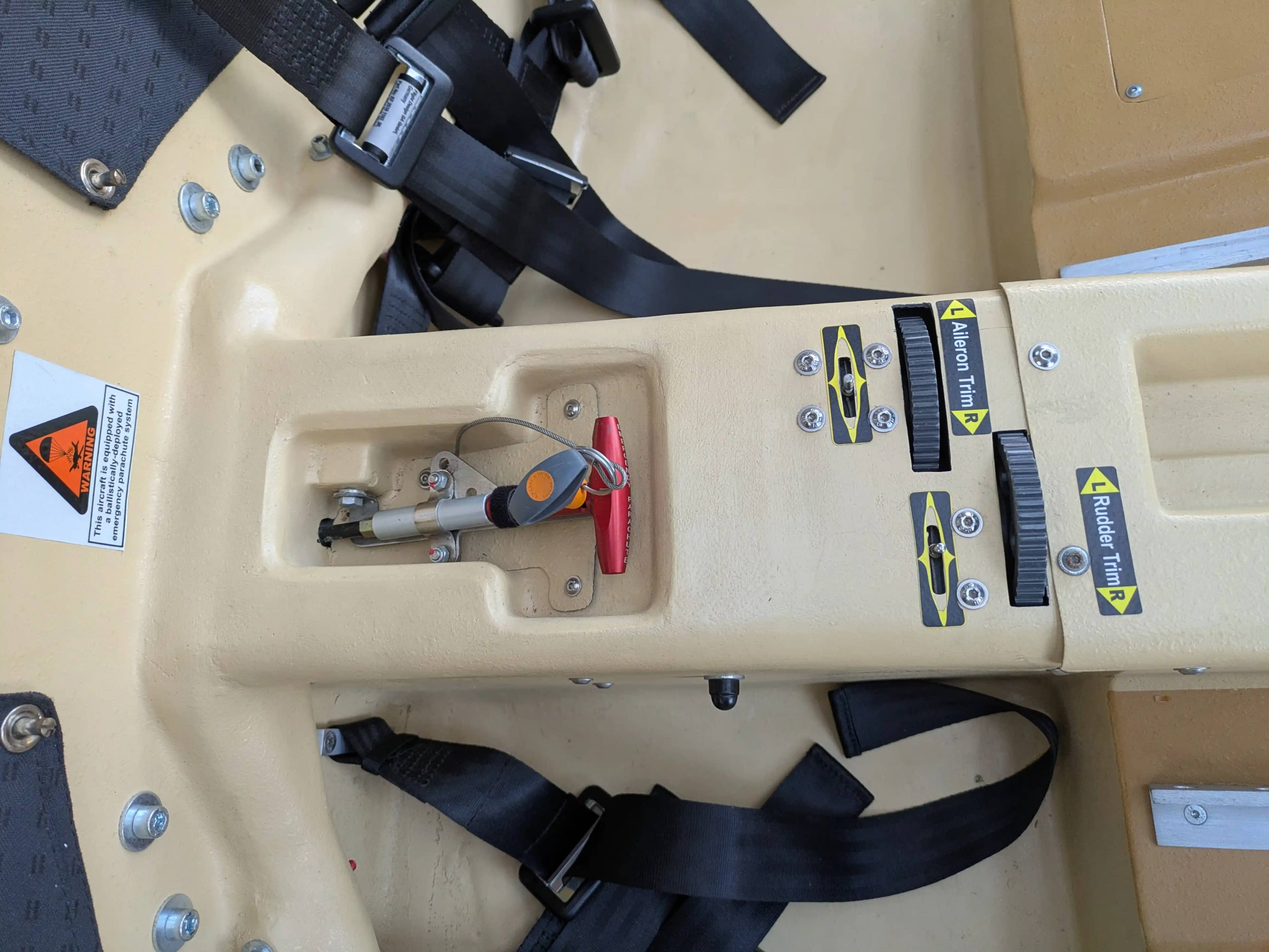 Flight Design Rotax 912 iS2 — cockpit & cabin, 4 of 20