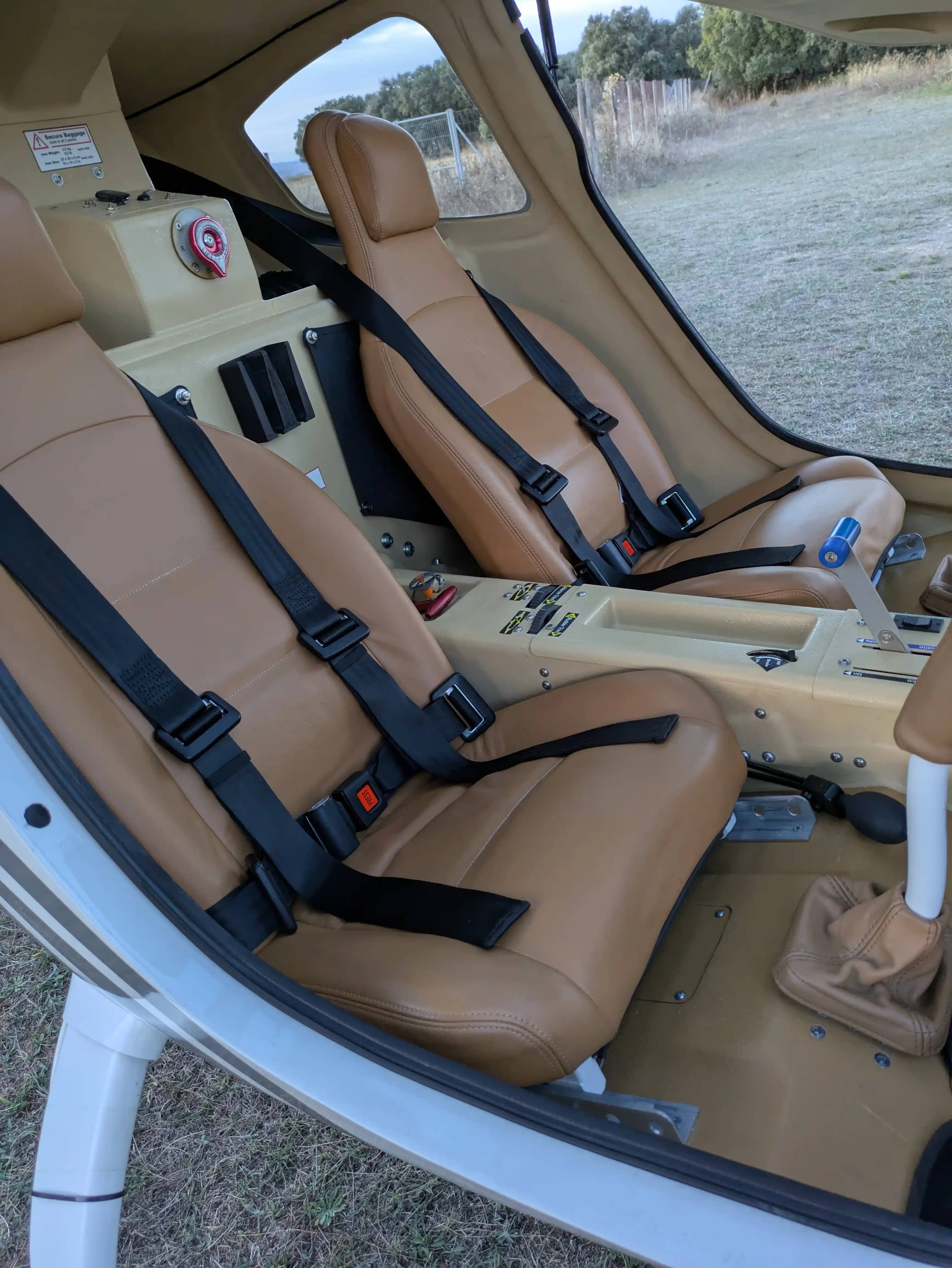 Flight Design Rotax 912 iS2 — cockpit & cabin, 6 of 12