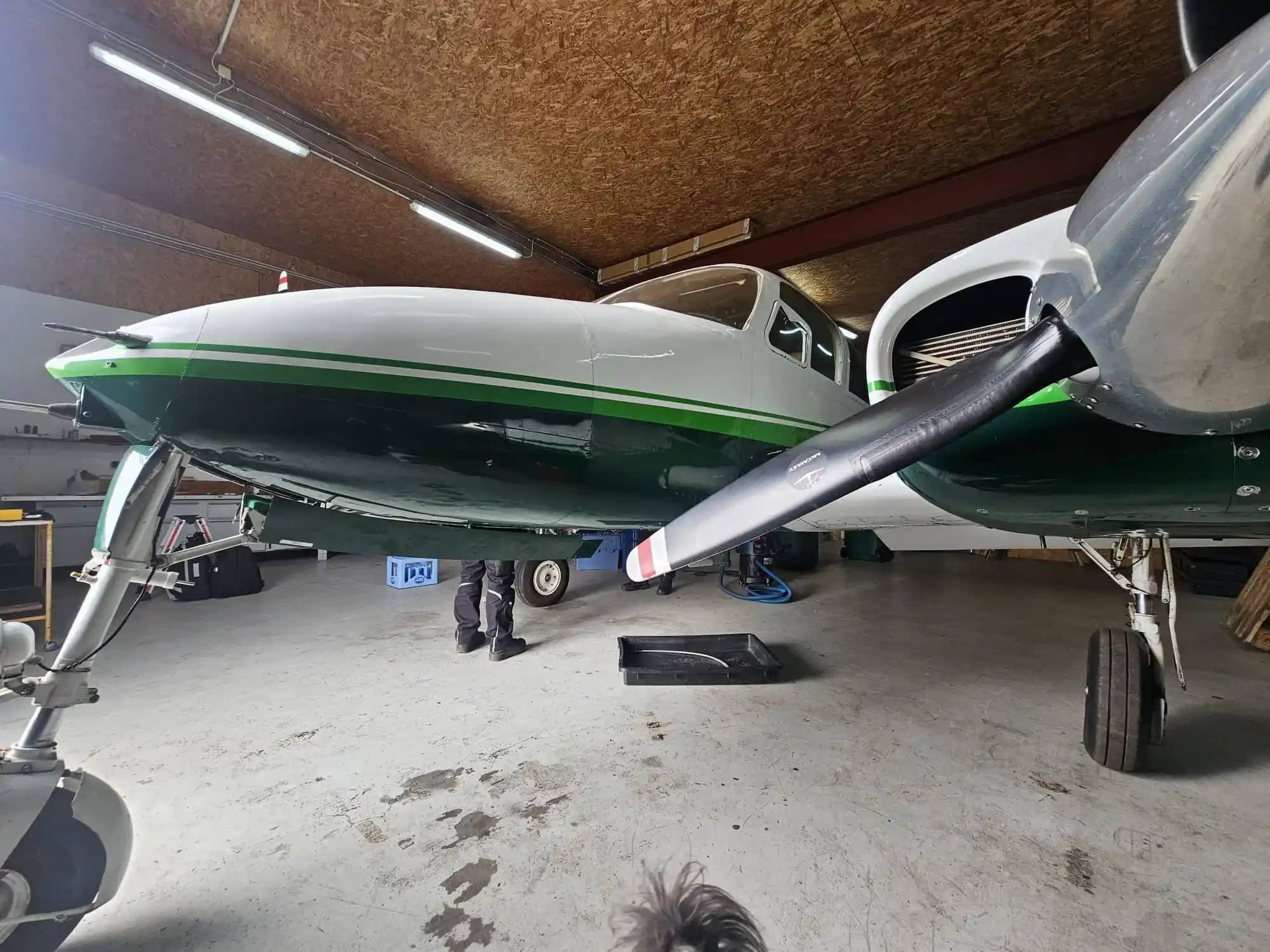 Cessna 310F — Cessna — Exterior — photo 4
