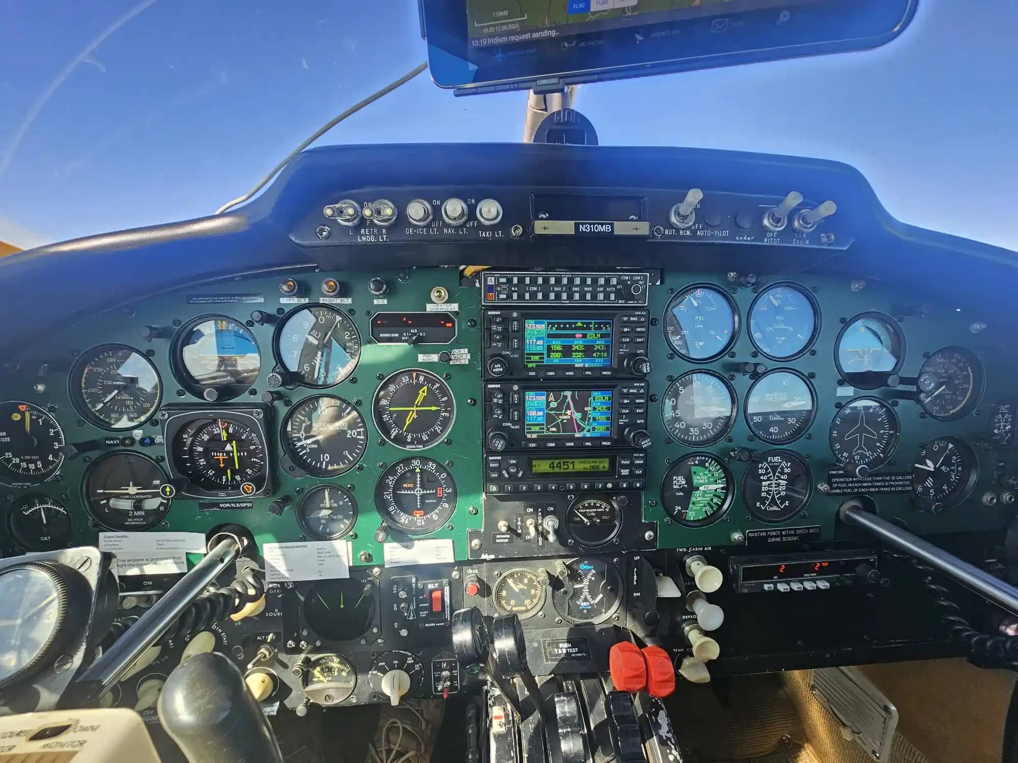 Cessna 310F — Cessna — Interior — photo 11