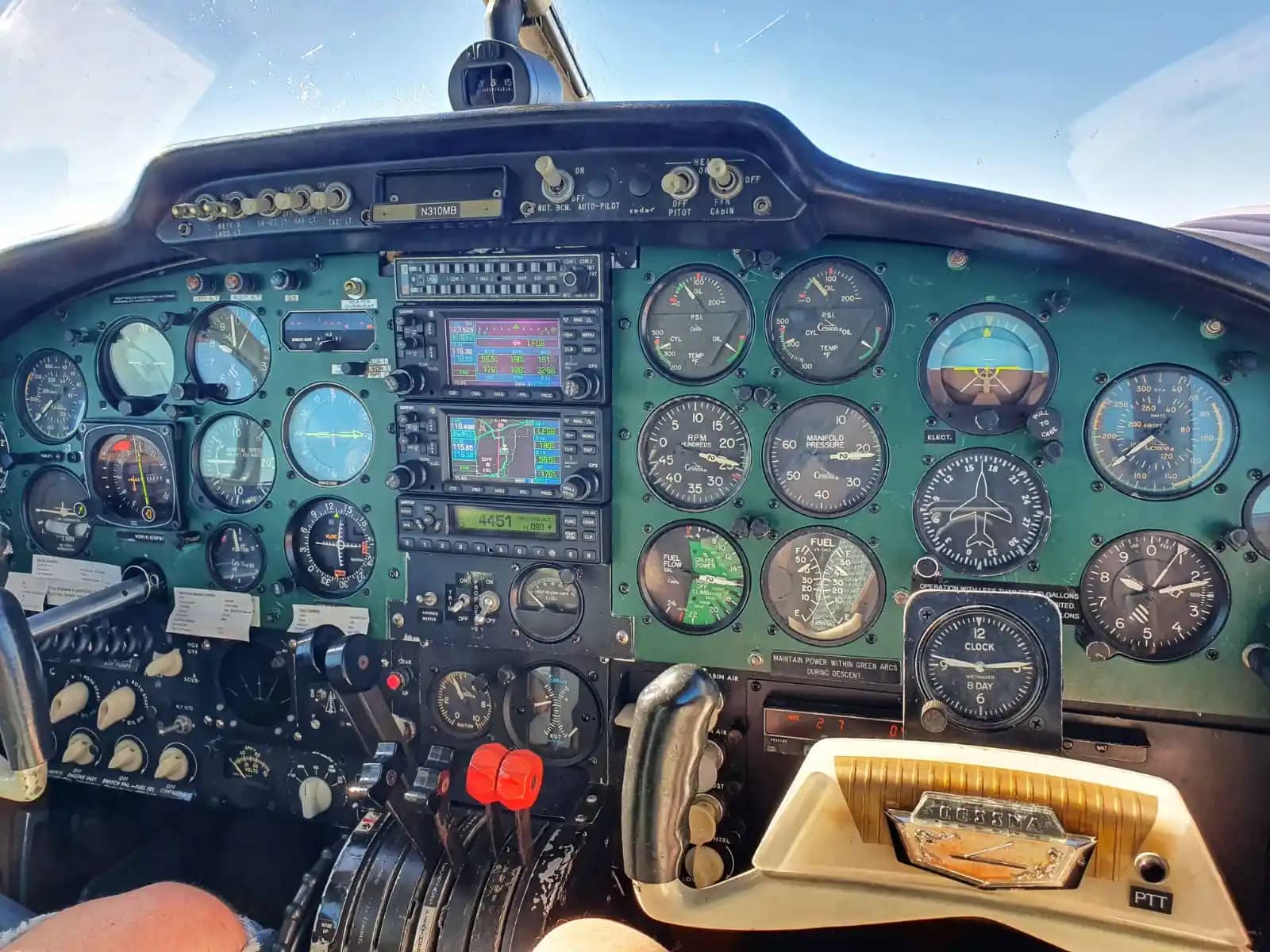 Cessna 310F — Cessna — Interior — photo 12
