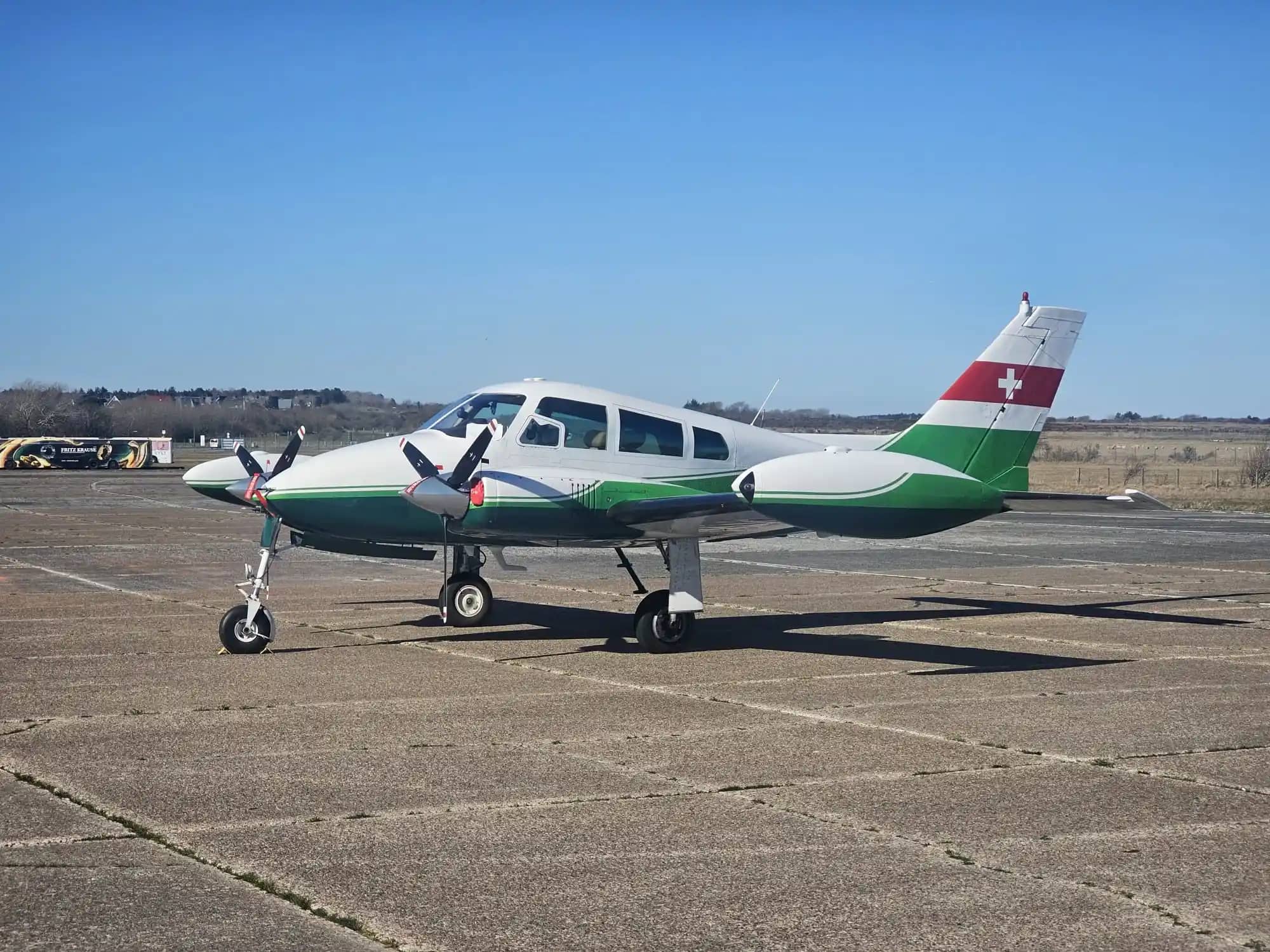 Cessna 310F — Cessna — Exterior — photo 5