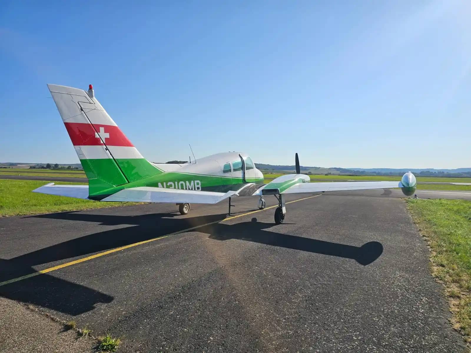 Cessna 310F — Cessna — Exterior — photo 7