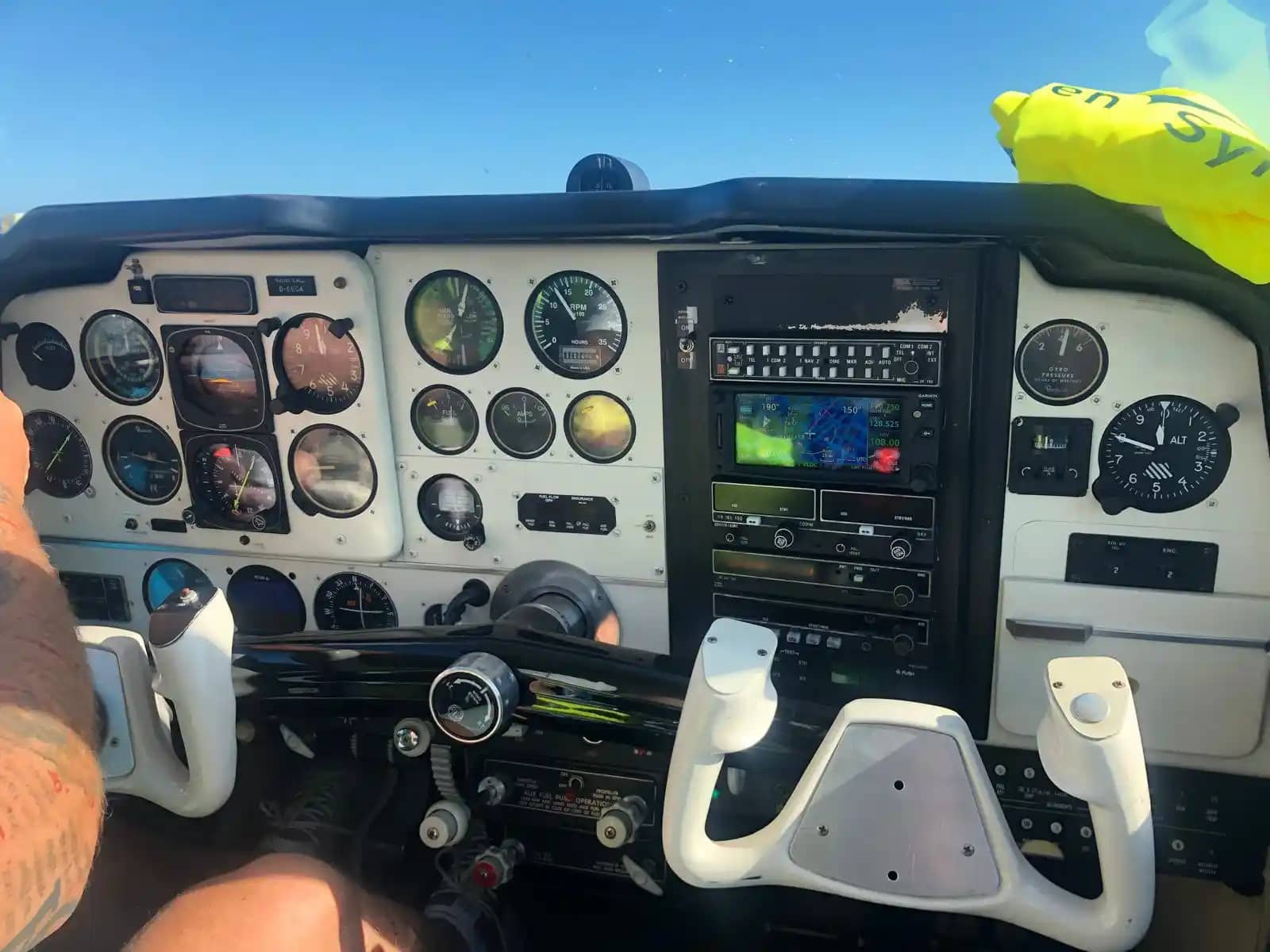 Beechcraft Bonanza V35B — Beechcraft — Interior — photo 7