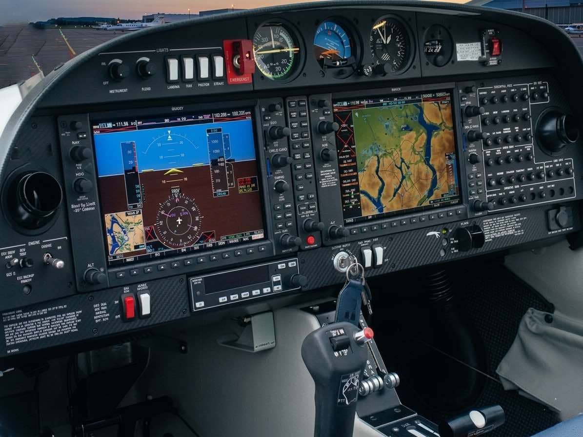 Diamond DA40-180 XLT — Diamond Aircraft Industries — Interior — photo 4