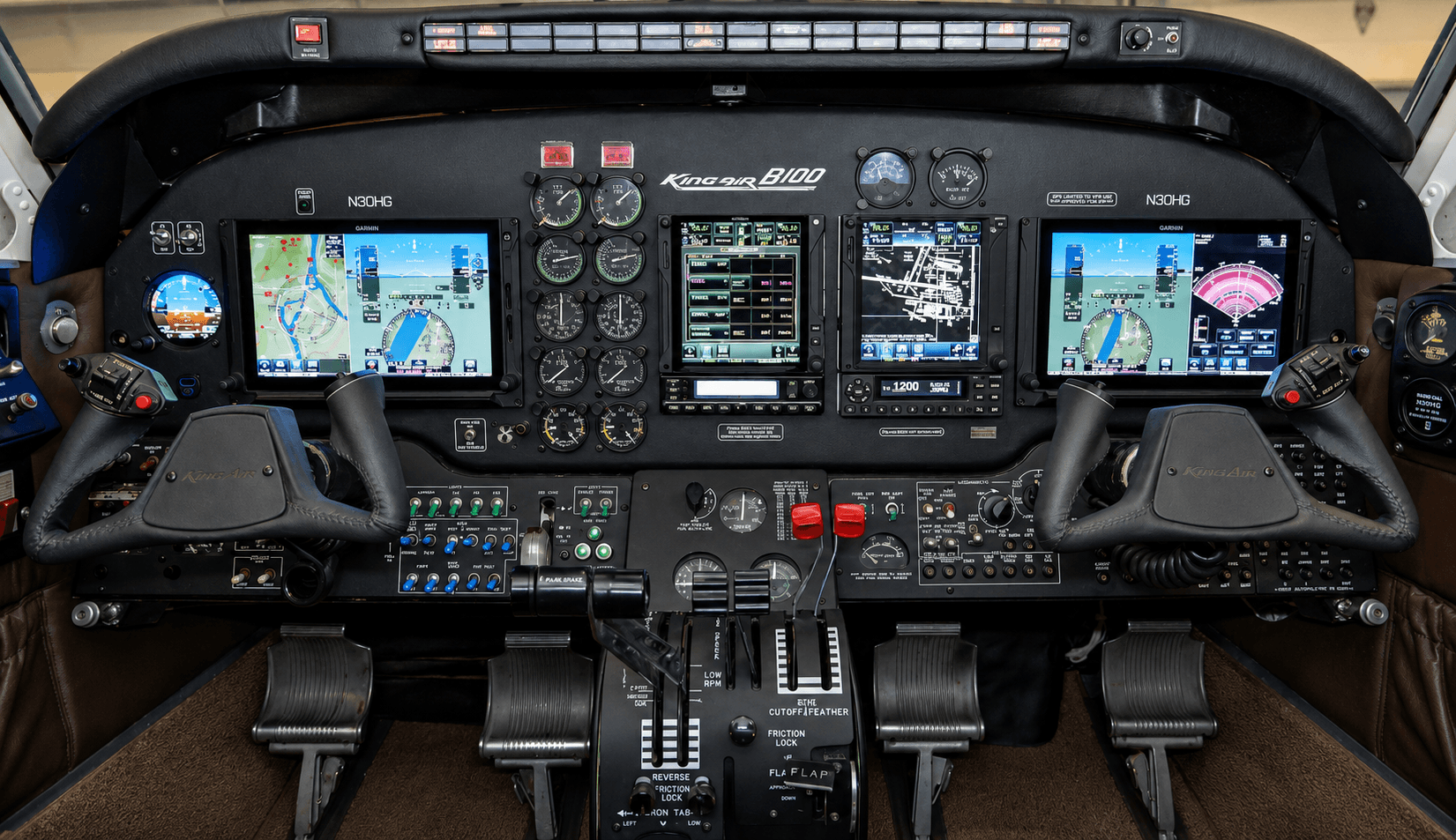 Beechcraft King Air B100 — Beechcraft — Interior — photo 4