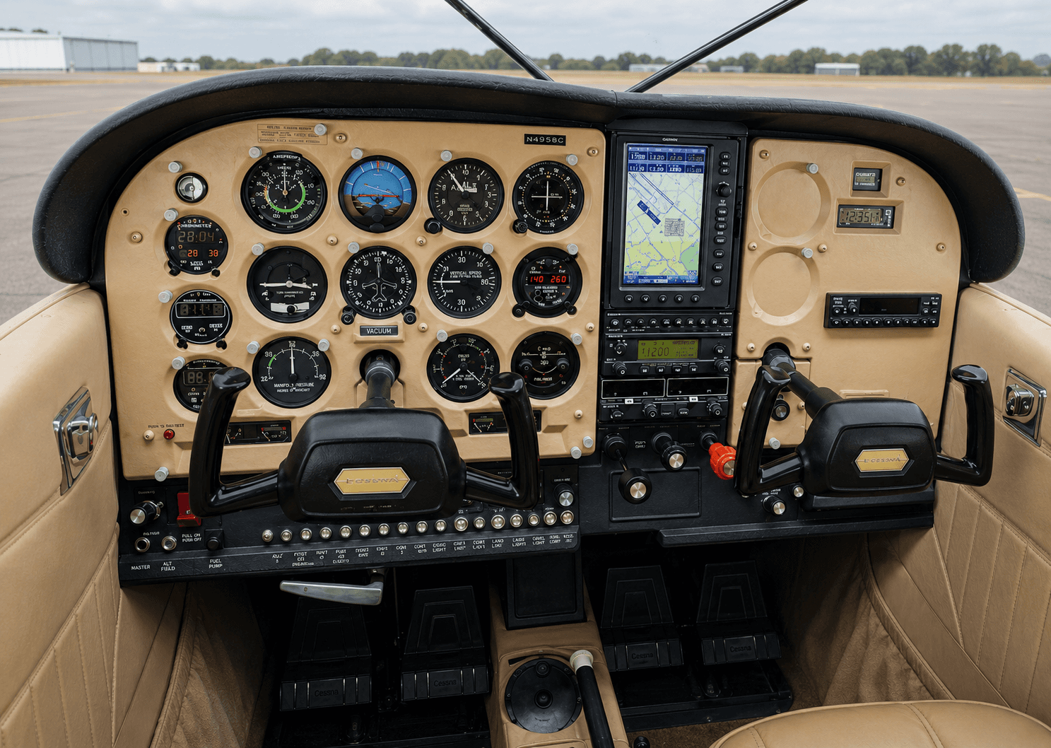 Cessna 180 Skywagon — Cessna — Interior — photo 5