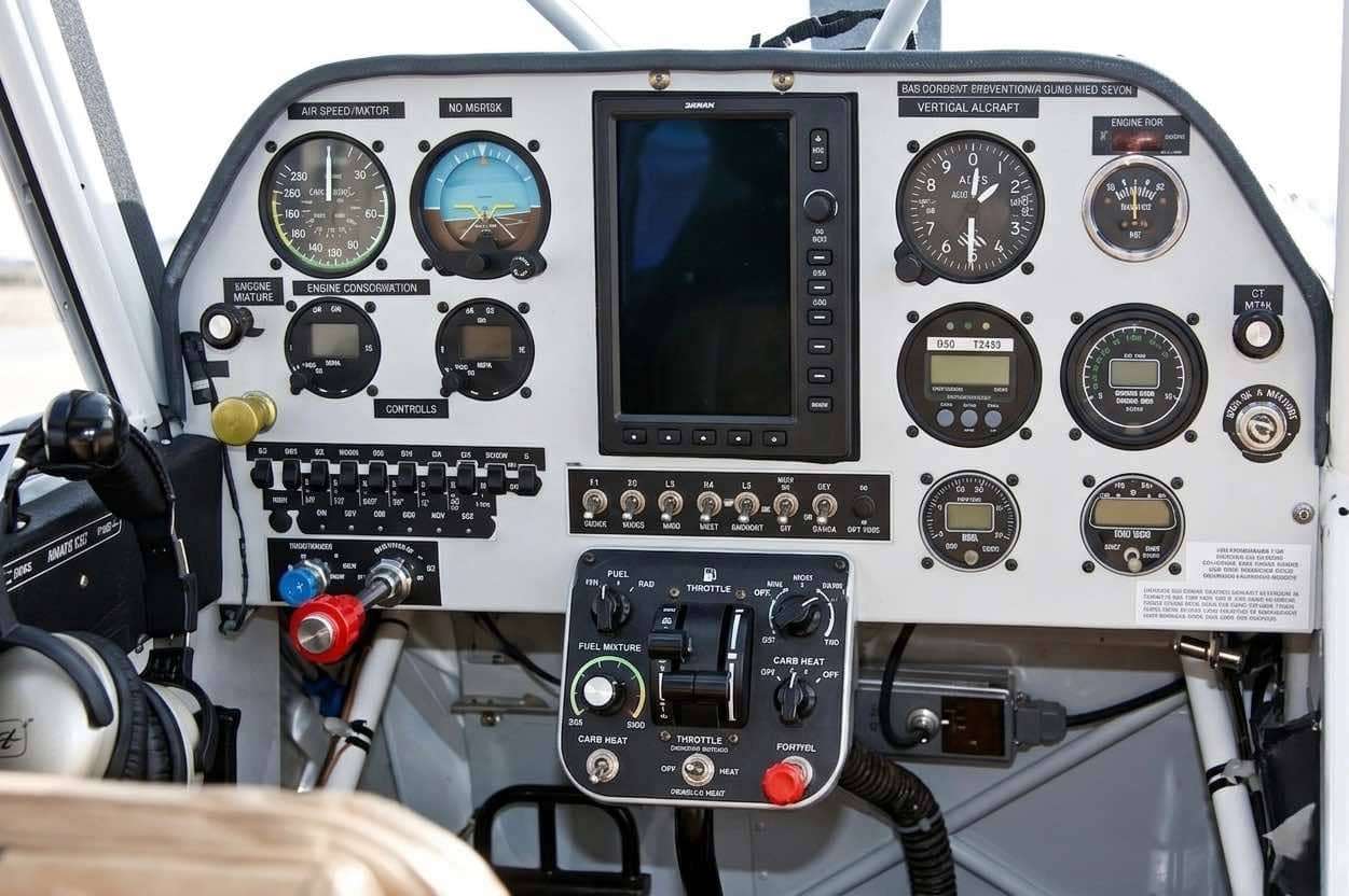 Aviat Husky A-1C — Aviat Aircraft — Interior — photo 4