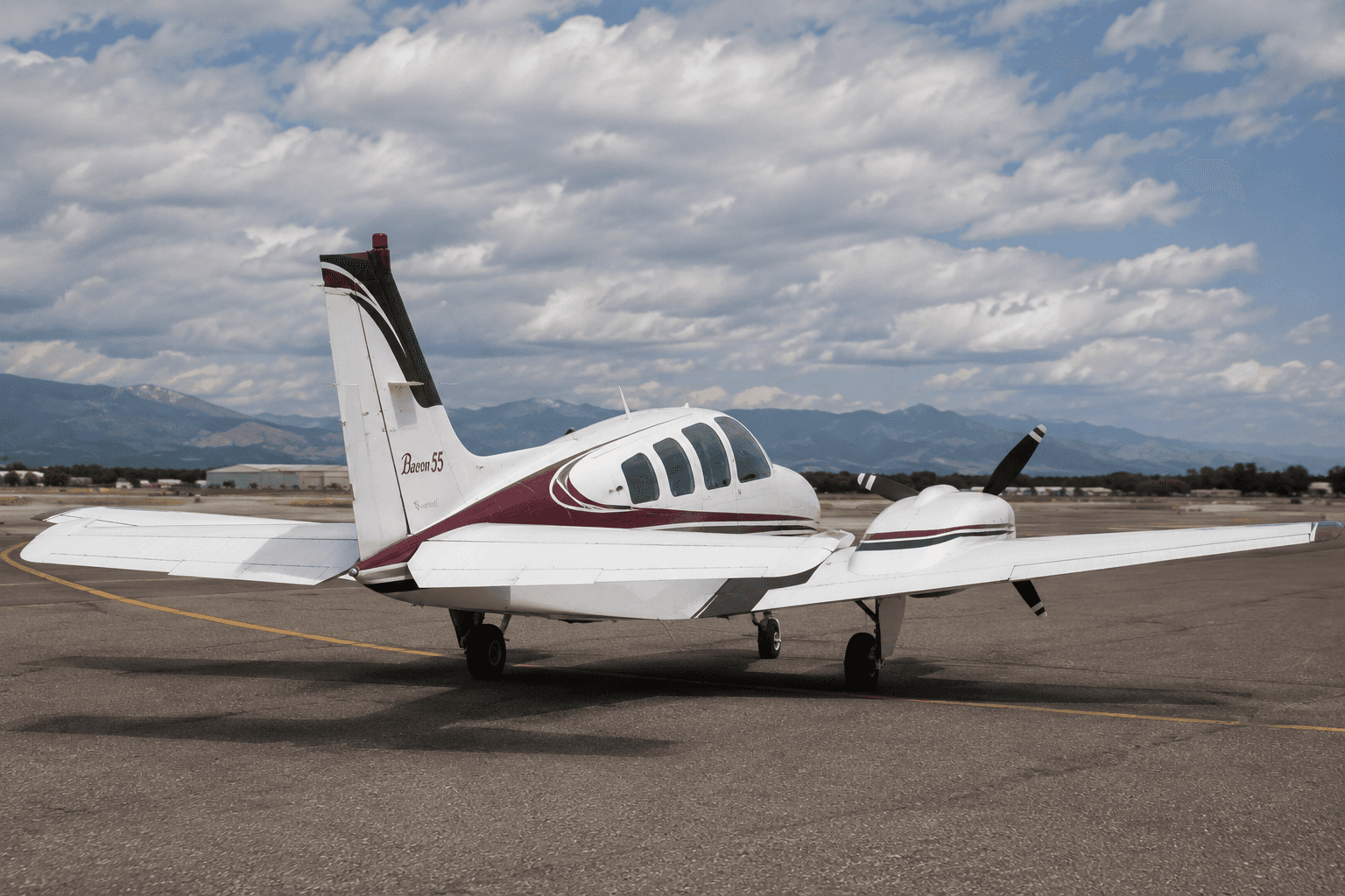 Beechcraft Baron B55 — Beechcraft — Exterior — photo 3