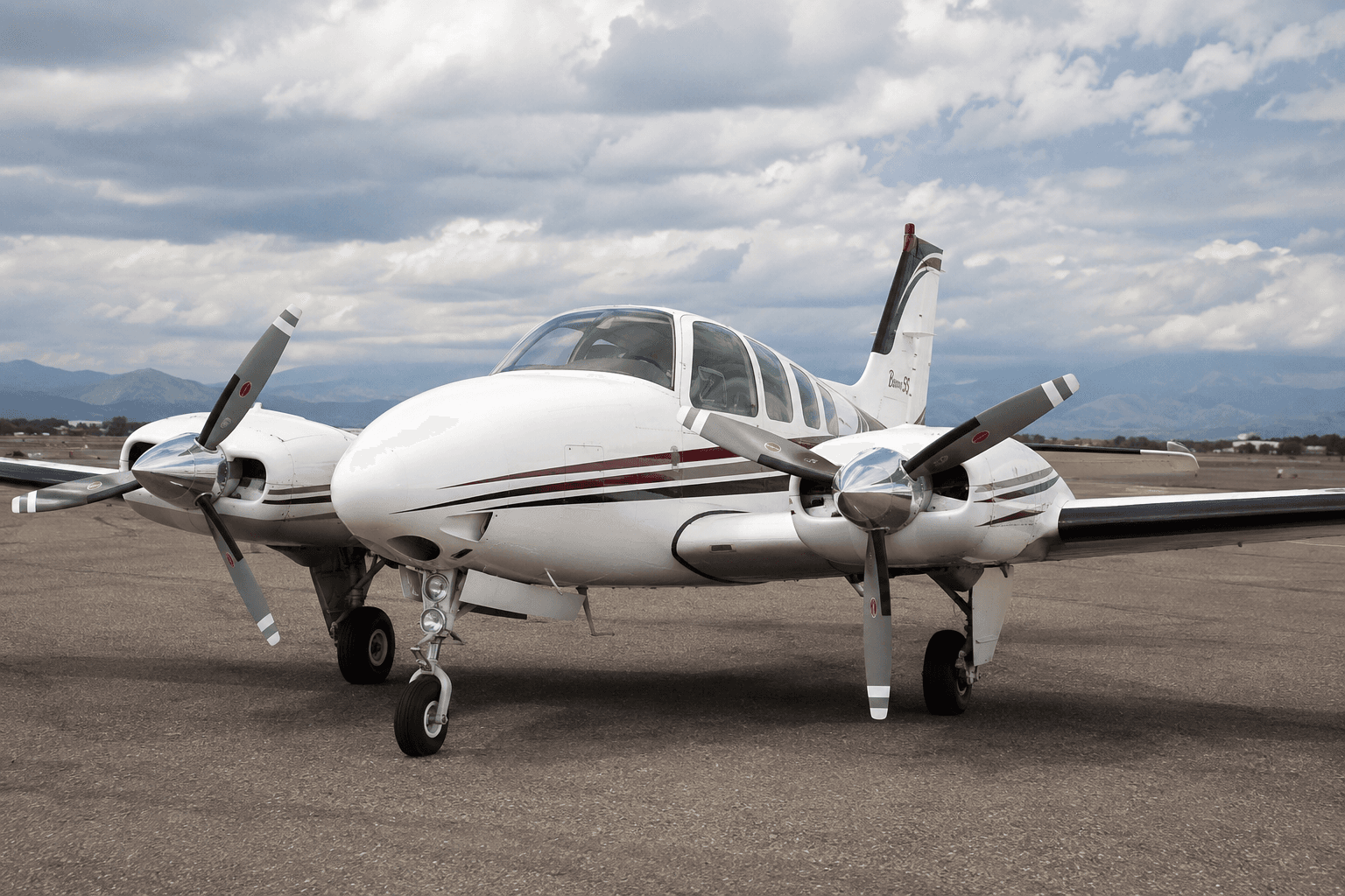 Beechcraft Baron B55 — Beechcraft — Exterior — photo 2
