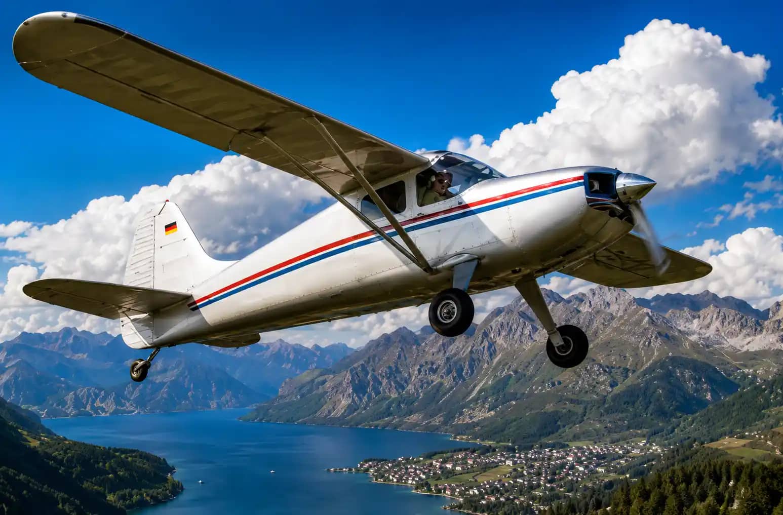 Stinson 108 Voyager 150 — Stinson — Exterior — photo 5